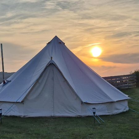 Beautiful 1-Bed Bell Tent In Holyhead Kültér fotó