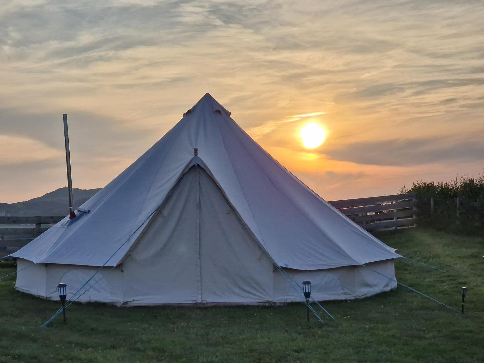 Beautiful 1-Bed Bell Tent In Holyhead Kültér fotó