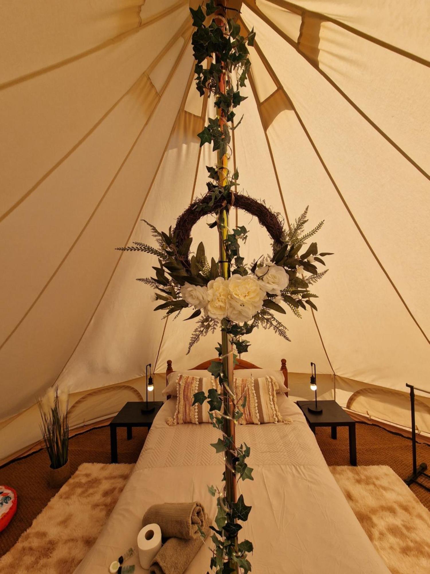 Beautiful 1-Bed Bell Tent In Holyhead Kültér fotó