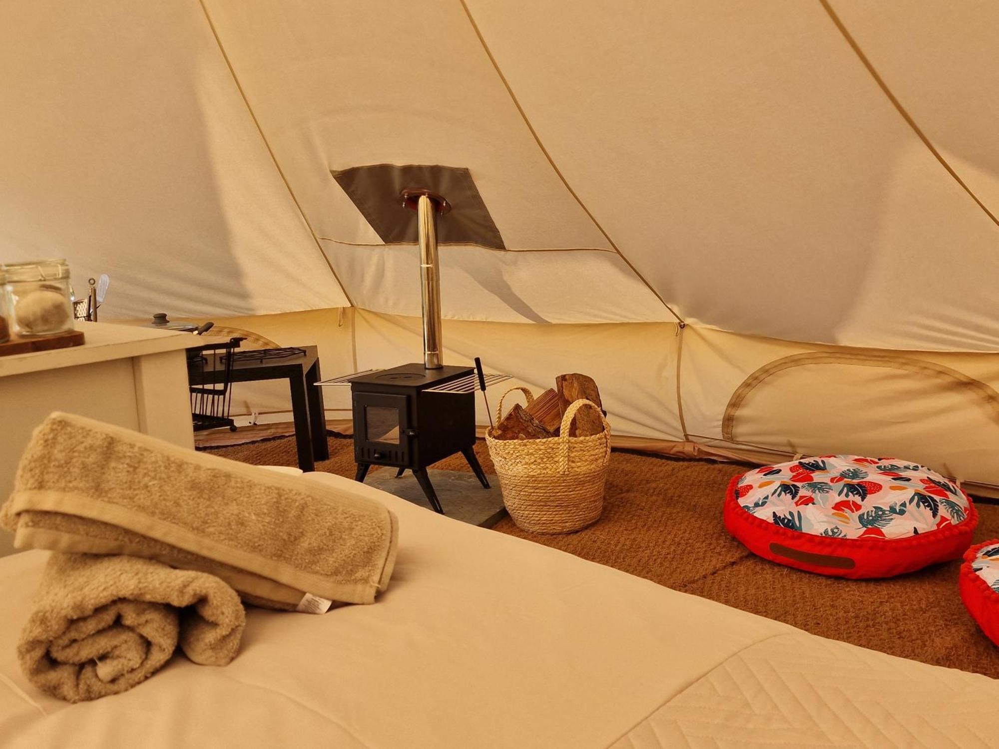 Beautiful 1-Bed Bell Tent In Holyhead Kültér fotó